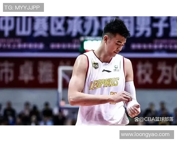 李慕豪：从篮球新星到职业生涯的辉煌转折点探索与成长之路